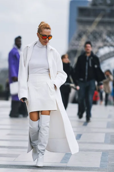 París Francia Febrero 2019 Traje Calle Elina Halimi Antes Desfile —  Fotos de Stock