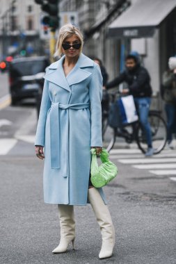 Milano, İtalya - 23 Şubat 2019: Milano Moda Haftası sırasında bir defile sonrası Sokak stili Influencer Xenia Adonts - Mfwfw19