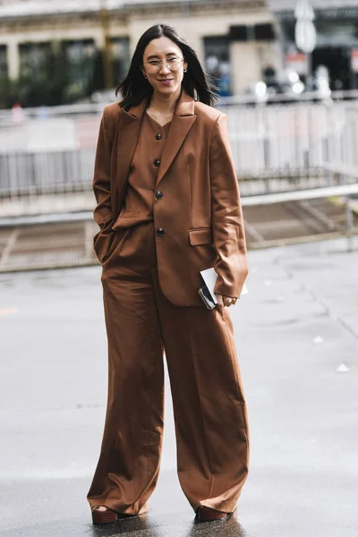 Parijs Frankrijk Maart 2019 Streetstyle Outfit Eva Chen Een Modeshow — Stockfoto
