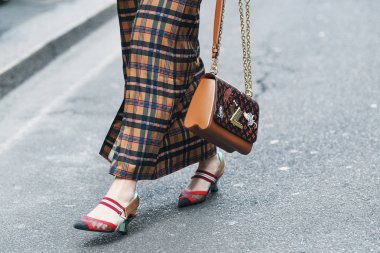 Milano, İtalya - 22 Şubat 2019: Milano Moda Haftası sırasında ayrıntılı sokak tarzı Fancy ayakkabılar - Mfwfw19