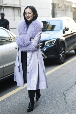 Milano, İtalya - 22 Şubat 2019: Milano Moda Haftası'nda bir defileden sonra sokak stili Kıyafet - Mfwfw19