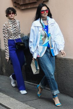 Milano, İtalya - 21 Şubat 2019: Sokak stili - Influencer Doina Ciobanu Milano Moda Haftası sırasında bir defile sonrası - Mfwfw19