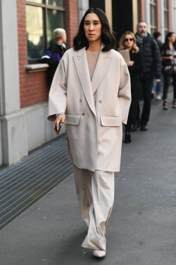 Milano, İtalya - 21 Şubat 2019: Milano Moda Haftası'nda bir defile öncesi Sokak stili Kıyafet - Mfwfw19