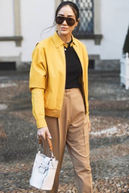 Milano, İtalya - 22 Şubat 2019: Sokak stili - Influencer Tamara Kalinic Milano Moda Haftası sırasında bir defile sonrası - Mfwfw19