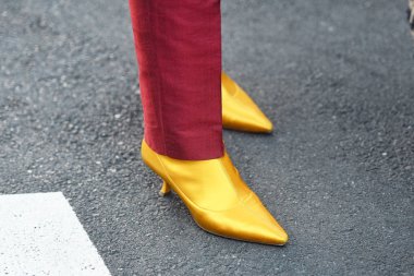 Milano, İtalya - 22 Şubat 2019: Milano Moda Haftası sırasında ayrıntılı sokak tarzı Fancy ayakkabılar - Mfwfw19