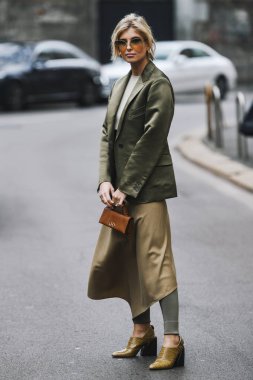 Milano, İtalya - 23 Şubat 2019: Milano Moda Haftası'nda bir defile öncesi Sokak stili Influencer Xenia Adonts - Mfwfw19