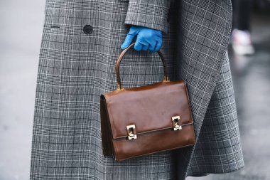 Paris, Fransa - 05 Mart 2019: Paris Moda Haftası sırasında sokak stili görünümü - Pfwfw19