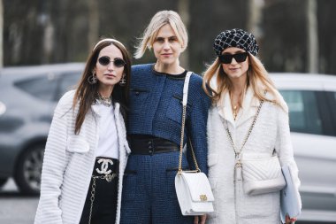 Paris, Fransa - 05 Mart 2019: Milano Moda Haftası'nda bir defile öncesi sokak stili kıyafet - Pfwfw19