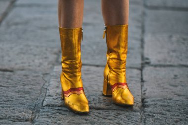 Milano, İtalya - 23 Şubat 2019: Milano Moda Haftası sırasında bir defile sonrası Sokak stili Boots detay - Mfwfw19