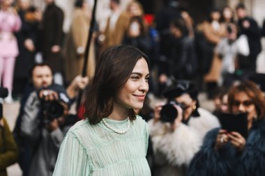 Paris, Fransa - 04 Mart 2019: Paris Moda Haftası'nda sokak stili fotoğrafçıları tarafından avlanan moda kişiliği - Pfwfw19