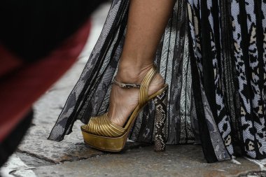 Milano, İtalya - 23 Şubat 2019: Sokak stili - Milano Moda Haftası sırasında ayakkabı detayı - Mfwfw19