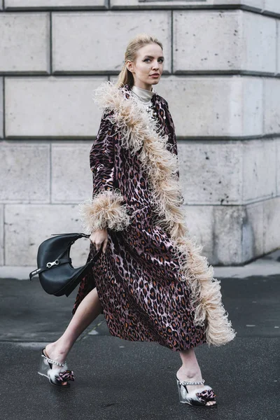 París Francia Marzo 2019 Traje Calle Leonie Hanne Antes Desfile — Foto de Stock