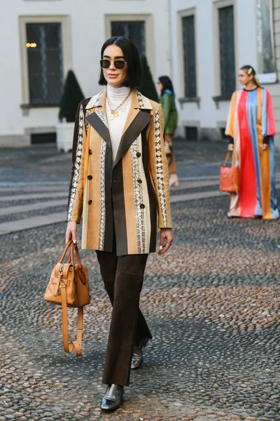 October 2018 Paris France Fashionable Girl Wearing Chanel Bag Fashion –  Stock Editorial Photo © AGCreativeLab #242608520