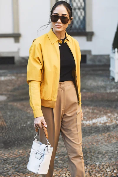 Milano, İtalya - 22 Şubat 2019: Sokak stili - Influencer Tamara Kalinic Milano Moda Haftası sırasında bir defile sonrası - Mfwfw19