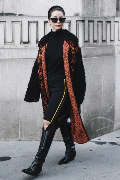 フランス 2019 ミラノファッションウィーク中のファッションショーの前にストリートスタイルのストリートスタイルの衣装 Pfwfw19 — ストック写真