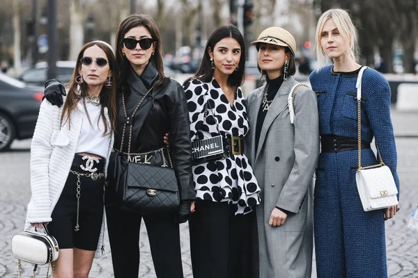 Paris, Fransa - 05 Mart 2019: Milano Moda Haftası'nda bir defile öncesi sokak stili kıyafet - Pfwfw19