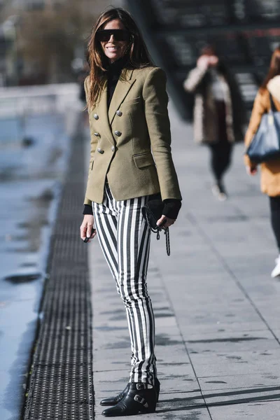 París Francia Marzo 2019 Traje Calle Persona Moda Después Desfile — Foto de Stock