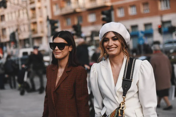 Milan Włochy Lutego 2019 Street Style Stroje Modele Blogerzy Influencerów — Zdjęcie stockowe