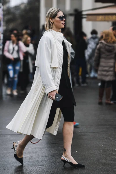 Париж Франция Марта 2019 Года Уличный Стиль Одежды Перед Показом — стоковое фото