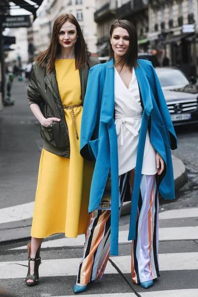 Paris Prancis Maret 2019 Pakaian Bergaya Jalanan Landiana Cerciu Julie Stok Gambar Bebas Royalti