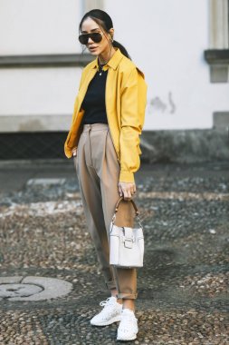 Milano, İtalya - 22 Şubat 2019: Sokak stili - Influencer Tamara Kalinic Milano Moda Haftası sırasında bir defile sonrası - Mfwfw19