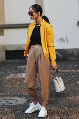 Milano, İtalya - 22 Şubat 2019: Sokak stili - Influencer Tamara Kalinic Milano Moda Haftası sırasında bir defile sonrası - Mfwfw19