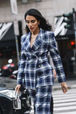 Milano, İtalya - 23 Şubat 2019: Milano Moda Haftası sırasında bir defile sonrası Sokak stili Influencer Jessica Kahawaty - Mfwfw19