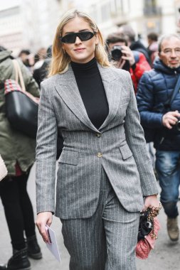 Milano, İtalya - 23 Şubat 2019: Milano Moda Haftası'nda bir defileden sonra Sokak stili Influencer Valentina Ferragni - Mfwfw19