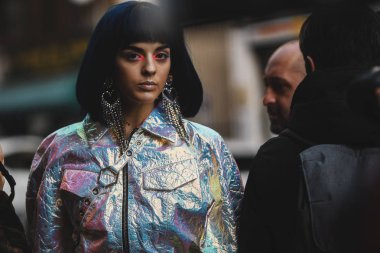 Milano, İtalya - 20 Şubat 2019: Milano Moda Haftası'nda bir defile öncesi sokak stili kıyafet - Mfwfw19