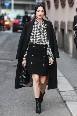 Milano, İtalya - 21 Şubat 2019: Milano Moda Haftası'nda bir defileden sonra sokak stili Kıyafet - Mfwfw19