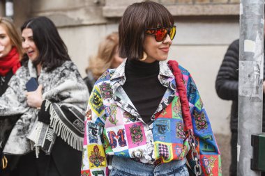 Milano, İtalya - 23 Şubat 2019: Milano Moda Haftası'nda bir defile öncesi sokak stili Kıyafet detayları - Mfwfw19