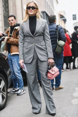 Milano, İtalya - 23 Şubat 2019: Milano Moda Haftası'nda bir defileden sonra Sokak stili Influencer Valentina Ferragni - Mfwfw19
