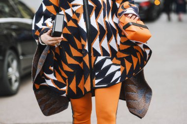 Milano, İtalya - 23 Şubat 2019: Milano Moda Haftası sırasında bir defile sonrası Sokak stili Kıyafet detayı - Mfwfw19