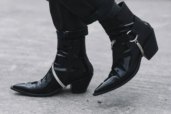 Париж Франция Марта 2019 Года Уличный Стиль Одежды Обувь Деталях — стоковое фото