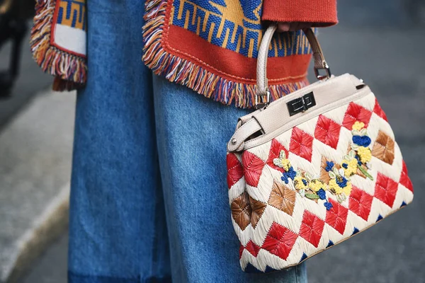 意大利米兰 2019年2月21日 米兰时装周期间时装秀后街头风格的芬迪手袋细节 Mfwfw19 — 图库照片