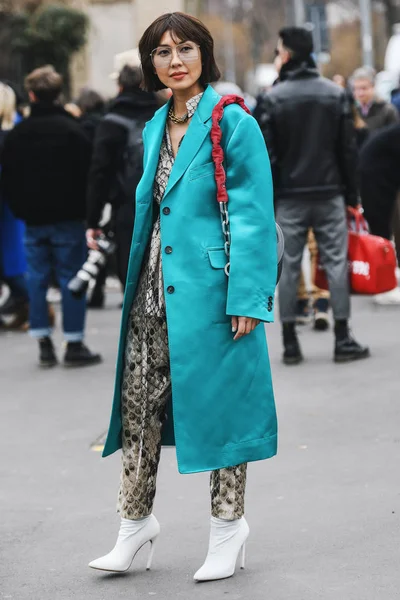 意大利米兰 2019年2月23日 米兰时装周期间时装秀后的街头时尚服装 Mfwfw19 — 图库照片