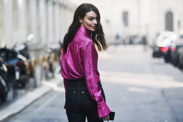 Milan Olaszország Február 2019 Street Style Felszerelés Modellek Bloggerek Befolyásos — Stock Fotó