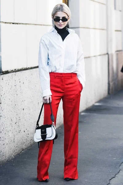 Milano Italien Februari 2019 Street Style Influencer Caroline Daur Bär — Stockfoto