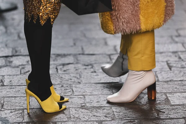 Milão Itália Fevereiro 2019 Menina Com Bolsa Chanel Roupa Rua — Fotografia de Stock