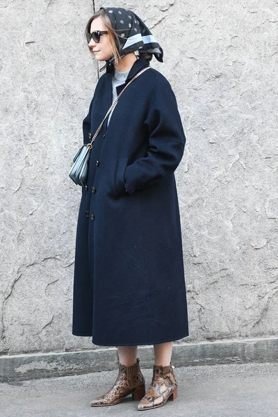 Milano Italien Februari 2019 Street Style Babushka Titta Innan Modevisning — Stockfoto