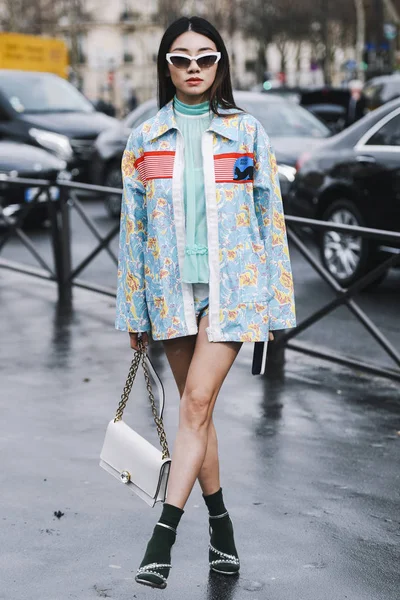 フランス 2019年3月5日 パリファッションウィーク中のファッションショーの前にストリートスタイルの衣装 Pfwfw19 — ストック写真