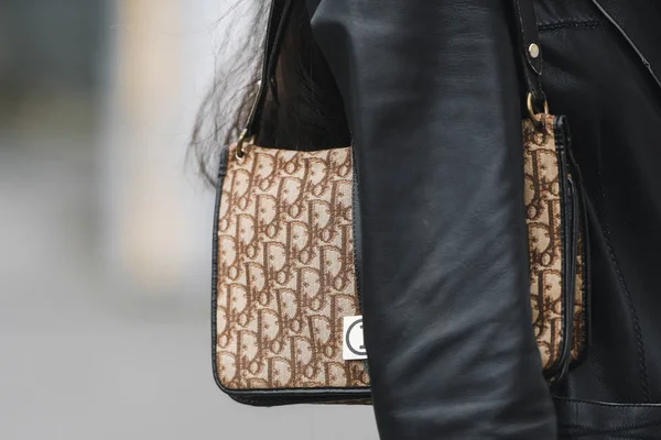 Париж Франція Березня 2019 Вуличний Стиль Одягу Dior Bag Деталях — стокове фото
