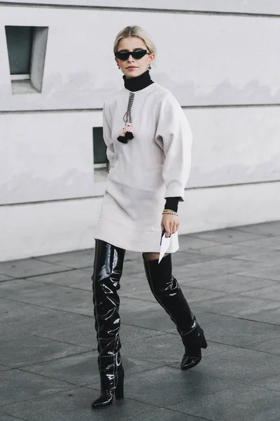 フランス 2019 ストリートスタイルの衣装 パリファッションウィーク中のファッションショーの後にキャロライン ダウル Pfwfw19 — ストック写真
