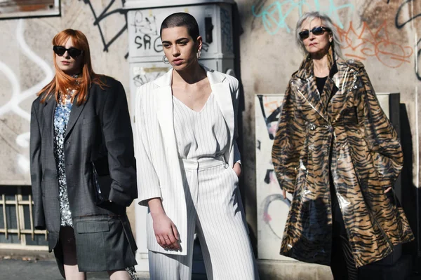 Milán Italia Febrero 2019 Street Style Mira Antes Desfile Moda —  Fotos de Stock