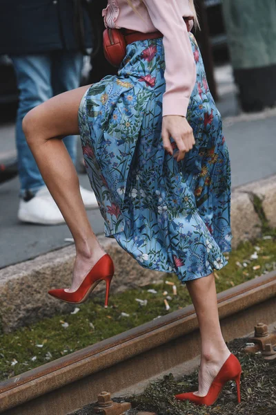 Μιλάνο Ιταλία Φεβρουαρίου 2019 Street Style Γυναίκα Φορώντας Γκούτσι Μετά — Φωτογραφία Αρχείου