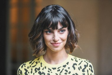 Milano, İtalya - 21 Şubat 2019: Milano Moda Haftası'nda bir defile öncesi sokak stili bak - Mfwfw19