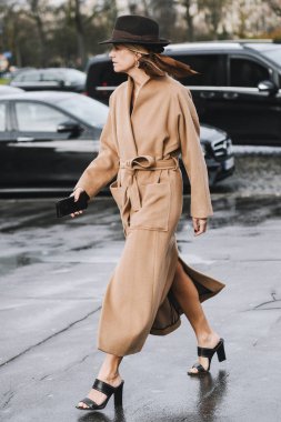 Paris, Fransa - 02 Mart 2019: Sokak stili kıyafet - Celine Aagaard Paris Moda Haftası sırasında bir defile sonra - Pfwfw19