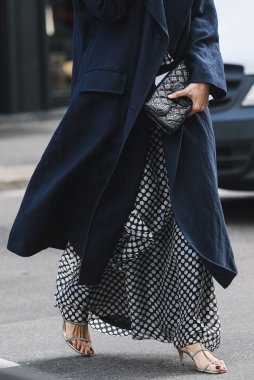 Milano, İtalya - 23 Şubat 2019: Milano Moda Haftası'nda bir defile öncesi sokak stili Kıyafet detayları - Mfwfw19