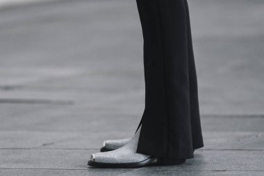 Paris, Fransa - 04 Mart 2019: Sokak stili kıyafet - Paris Moda Haftası sırasında bir defile sonrası Xenia Adonts - Pfwfw19