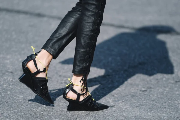 Milan Italië Februari 2019 Streetstyle Schoenen Detail Voor Een Modeshow — Stockfoto